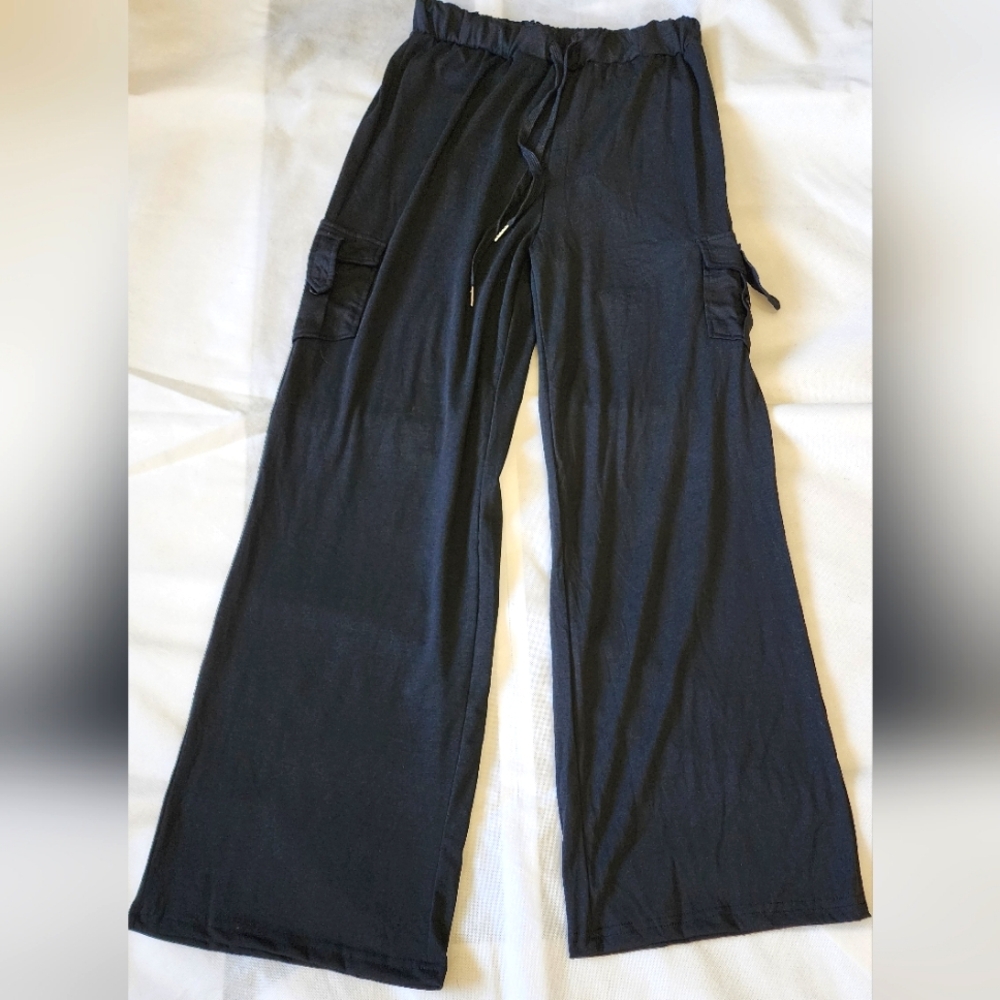 NWOT Loose Cargo Pants Size Small